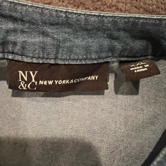 Women’s sleeveless denim top - Picture 3 of 3